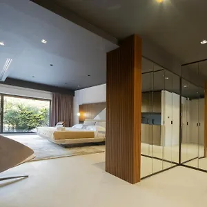 https://villa-della-lupa-luxury-rooms.lecce-hotels.com